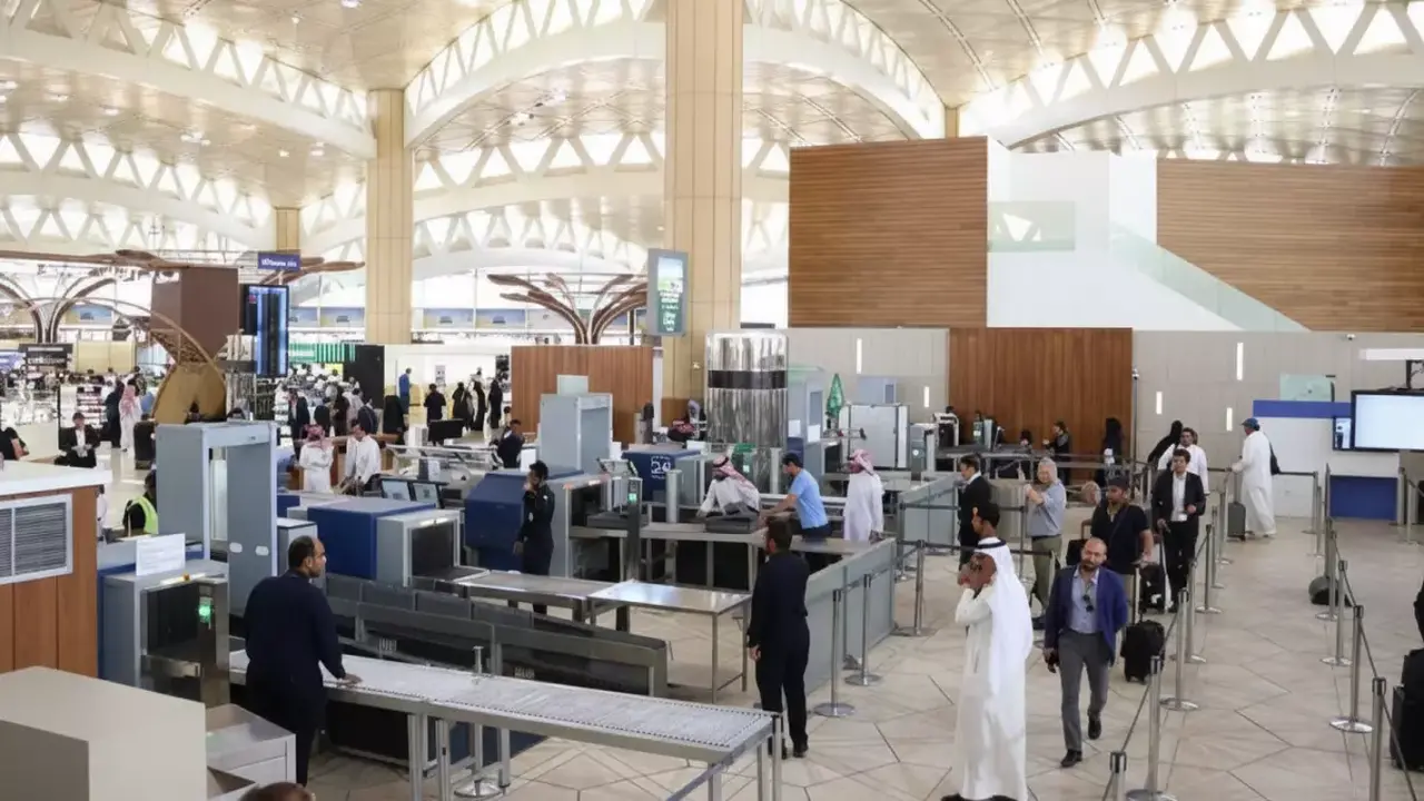 السعودية تبدأ إنشاء مطار جديد يستوعب 1.6 مليون مسافر لإنهاء زحام الرياض